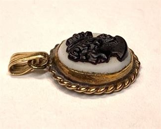 Small Cameo pendant yellow gold 14k