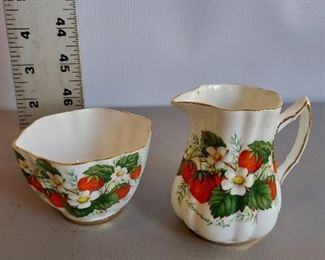 Crownford Strawberry sugar and creamer $24