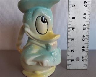 VINTAGE DONALD DUCK WALT DISNEY CERAMIC CREAMER JUG POTTERY LEEDS CHINA PITCHER
$20
