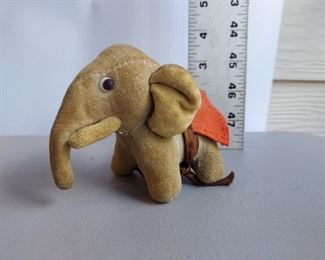 elephant in apron
$12
