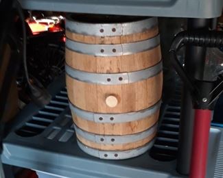 Small wood keg
