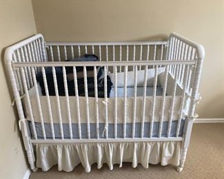 White crib 