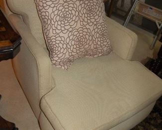 Contemporary upholstered chair 