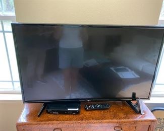 31. 42” LG TV. $120