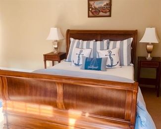 Ethan Allen Queen Sleigh Bed