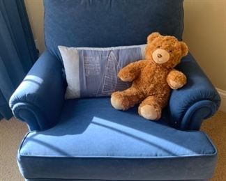 Ethan Allen Paramount Panel-Arm Swivel Chair