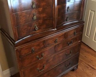 DRESSER