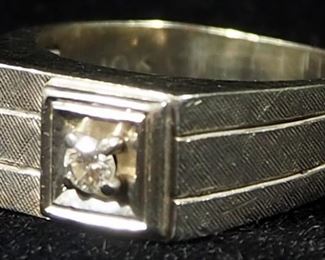 10K Gold Ring With Clear Stone, Size 9-1/4, 8.09 g Total Weight Including Stone