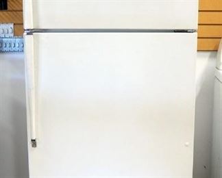 Whirlpool Refrigerator/Freezer Model ET18TK, 18.1 Cu Ft, Powers On