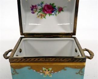 Ceramic Trinket Box With Internal Rose Pattern, Handles, And Matching Vanity Trays (1 With Chipped Corner), Total Qty 5