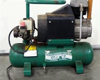 Associate Engineering Corp, Rol-Air Compressor Model 7560 F, Powers On