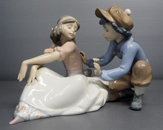 Lladro "For Me?" Porcelain Figurine No. 5454, Sculptor Regino Torrijos, 6" High