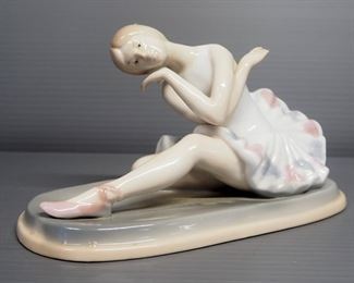 Porcelain Figurine Based On Lladro's "Death Of The Swan" No. 4855 By Sculptor Vicente Martinez, 4.25" High