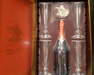 125 year anniversary Budweiser quart bottle with 4 glasses