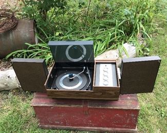 Portable  Magnavox Record Player 