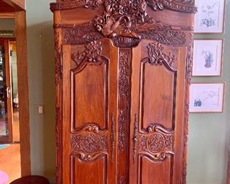 Heavily carved ornate antique armoire. Carved birds &
flowers. What a gorgeous quality piece! Has two dovetail drawers inside and area to hang clothing. (or tv)