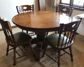 Great solid wood table day chairs with 3 leaves