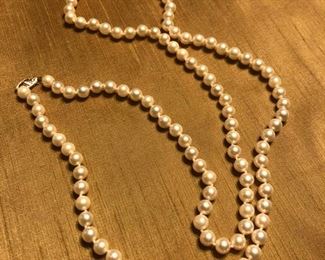 30” String of pearls, knotted, Grade A, 14k clasp
