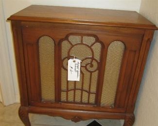 Vintage Speaker Cabinet (ex. cond.) $25.