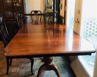 American Drew Queen Anne dining table /6 Thomasville chairs 