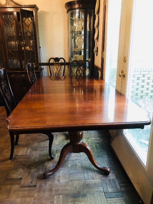 American Drew Queen Anne dining table /6 Thomasville chairs 