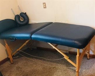 life gear massage table/folds up and has case and roller