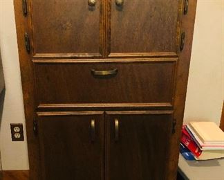 storage cabinet/chest