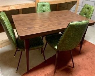 CLEARANCE!  $40.00  now, was $150.00......Nice Vintage Small Kitchen Table and 4 Chairs, very good condition 29 1/2" x 47" with leaf in, leaf 7 3/4" (P251)