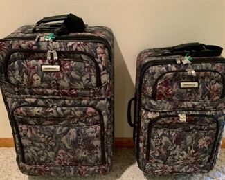 CLEARANCE!  $10.00 now, was $30.00......Sonoma Luggage Set (P243)