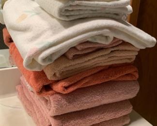 CLEARANCE!  $4.00  now, was $10.00......Slightly Used Towels (P241)