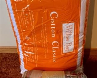 $14.00......Fieldgear Microfiber Throw Blanket and New Cotton Classic Pillow (P237)