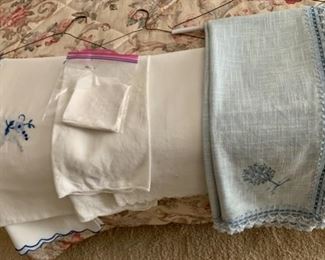 CLEARANCE!  $4.00 now, was $15.00......3 + Tablecloths (P153)