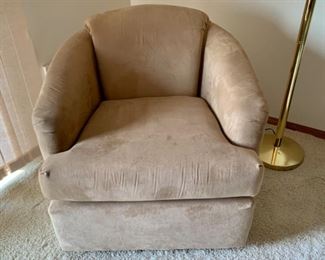 CLEARANCE!  $15.00  now, was $50.00......Swivel Chair good condition (P52)