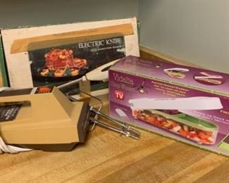 CLEARANCE!  $3.00 now, was $12.00.......Mixer, electric knife and Slice Wizard (P279)