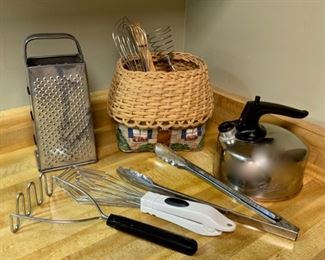 REDUCED!  $7.50 now, was $10.00........Kitchenware (P41)