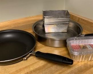 REDUCED!  $7.50 now, was $10.00........Kitchenware (P28)