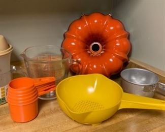 REDUCED!  $9.00 now, was $12.00........Kitchenware (P20)