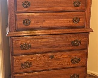 Beautiful solid oak  chest of drawer