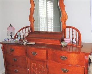 Lexington Oak Dresser with mirror