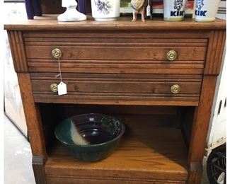 Small oak chest. 