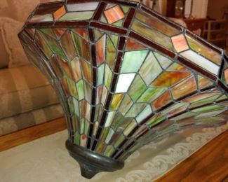 Quoizel Tiffany Light Fixture