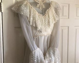 Beautiful vintage wedding dress in excellent condition