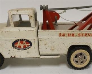 1037	VINTAGE TONKA PRESSED STEEL TOW TRUCK, *TONKA WRECKING CREW* 14 IN LONG
