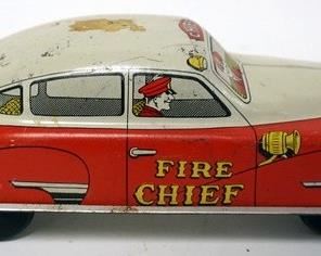 1052	ANTIQUE TIN TOY FIRE CHIEF CAR, 7 IN LONG
