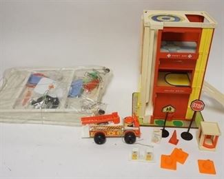 1082 LOT OF FISHER PRICE, PLAYSKOOL, VINTAGE DR. NURSE SET

