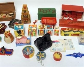 1085 LOT OF VINTAGE PUZZLES, TOYS, BLOCKS, VIEW MASTER AND MORE
