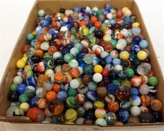 1089 LARGE COLLECTION OF VINTAGE AND ANTIQUE MARBLES
