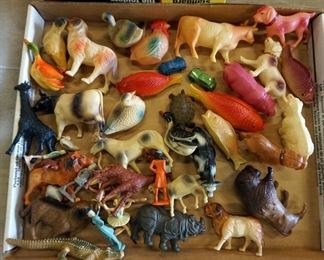 1096 LARGE LOT OF VINTAGE CELLULOID ANIMALS AND RELATED ITEMS
