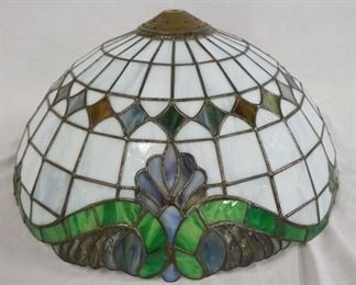 1135 19 1/2 IN LEADED GLASS SHADE, HAS SOME HAIRLINES
