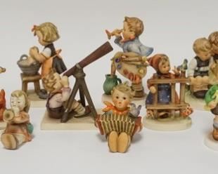 1193 GROUP OF 14 HUMMEL FIGURES, TALLEST IS 5 3/4 IN
